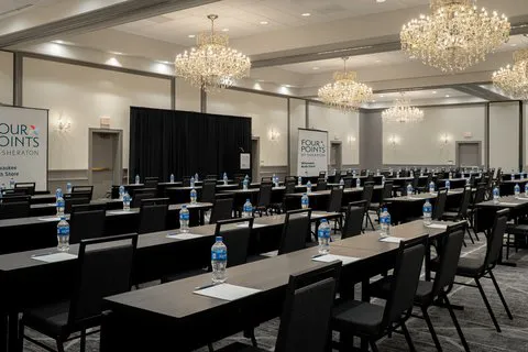 Four Points by Sheraton Milwaukee North Shore 4