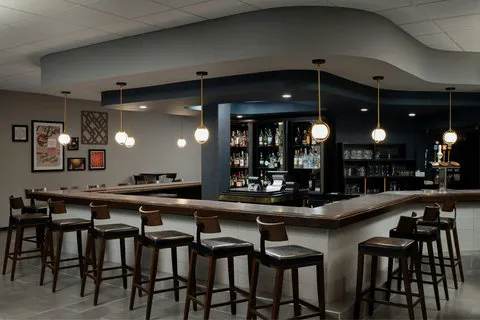 Four Points by Sheraton Milwaukee North Shore 4