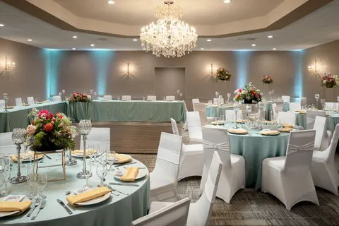 Four Points by Sheraton Milwaukee North Shore 4