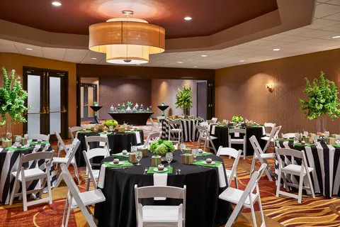 Four Points by Sheraton Milwaukee North Shore 4