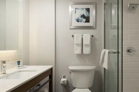 Four Points by Sheraton Milwaukee North Shore 4
