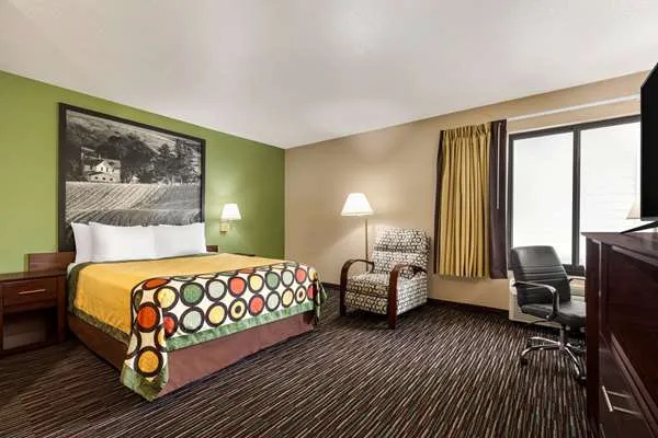 Super 8 by Wyndham Germantown/Milwaukee 4