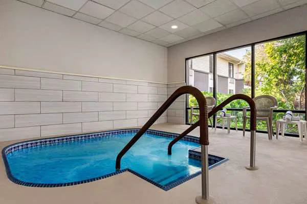 Super 8 by Wyndham Germantown/Milwaukee 4