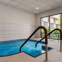 Super 8 by Wyndham Germantown/Milwaukee ico
