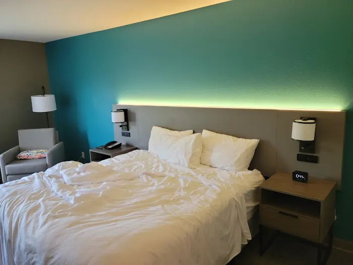 Comfort Inn & Suites NW Milwaukee 4