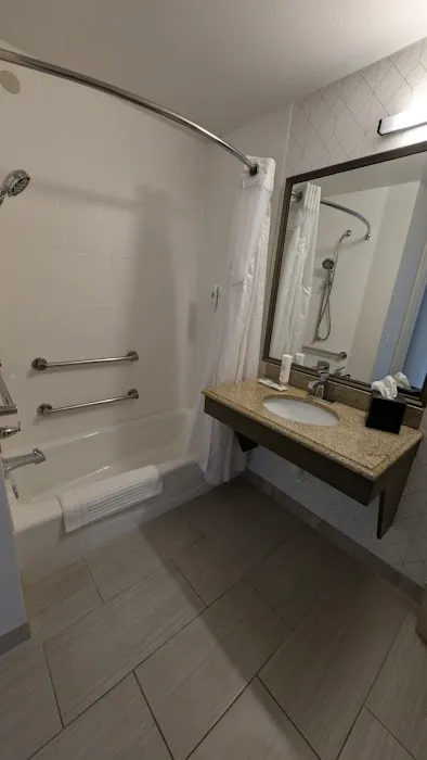Comfort Inn & Suites NW Milwaukee 4