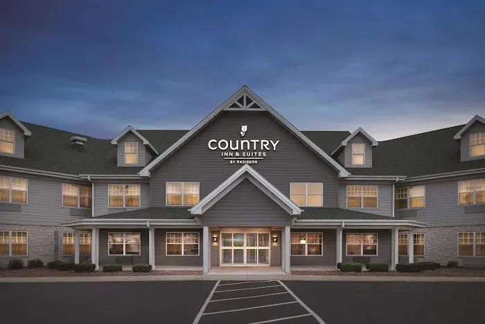 Country Inn & Suites by Radisson, Germantown, WI 4