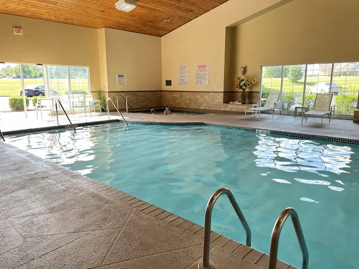 Country Inn & Suites by Radisson, Germantown, WI 4