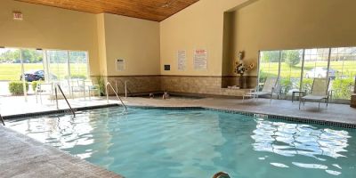 Country Inn & Suites by Radisson, Germantown, WI