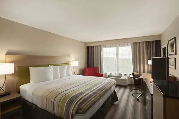 Country Inn & Suites by Radisson, Germantown, WI 4