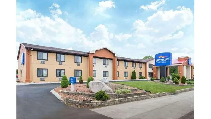 Baymont by Wyndham Waukesha 4