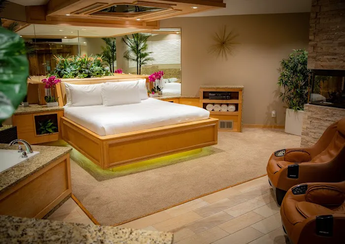 Sybaris Pool Suites Mequon 4
