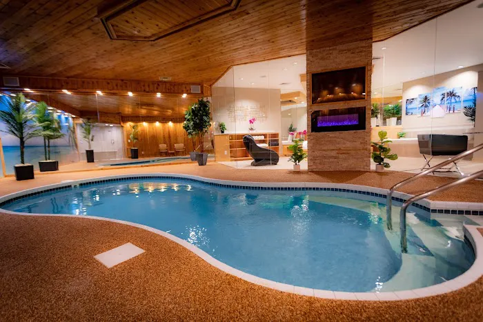 Sybaris Pool Suites Mequon 4