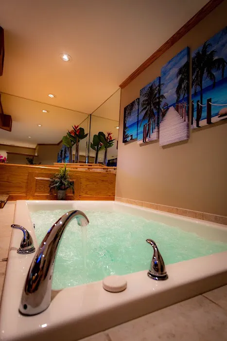 Sybaris Pool Suites Mequon 4