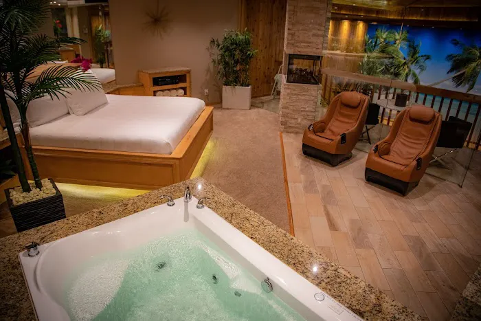Sybaris Pool Suites Mequon 4