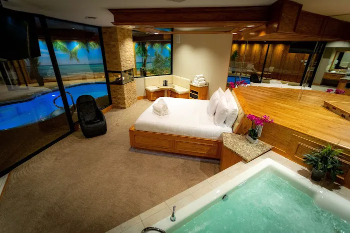 Sybaris Pool Suites Mequon 4