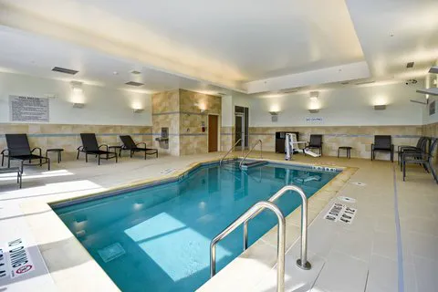 Fairfield Inn & Suites Milwaukee North 4