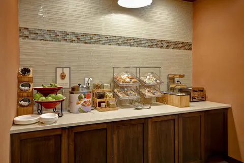 Fairfield Inn & Suites Milwaukee North 4