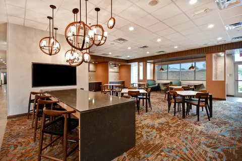 Fairfield Inn & Suites Milwaukee North 4