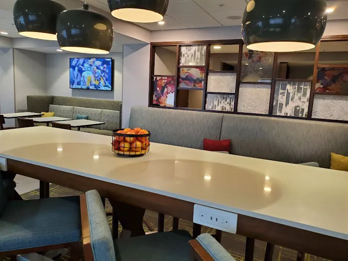 Hampton Inn by Hilton Glendale Milwaukee 4
