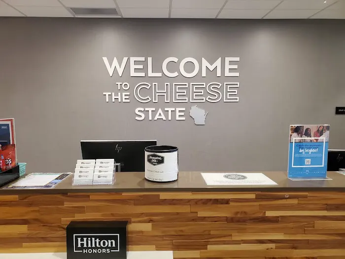 Hampton Inn by Hilton Glendale Milwaukee 4
