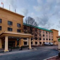 La Quinta Inn & Suites by Wyndham Milwaukee Bayshore Area ico