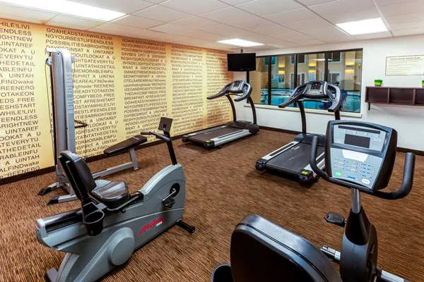 La Quinta Inn & Suites by Wyndham Milwaukee Bayshore Area 4