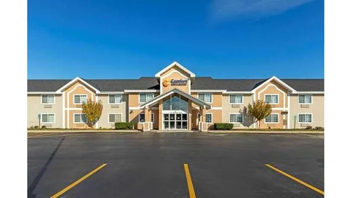 Comfort Inn & Suites Jackson - West Bend 4