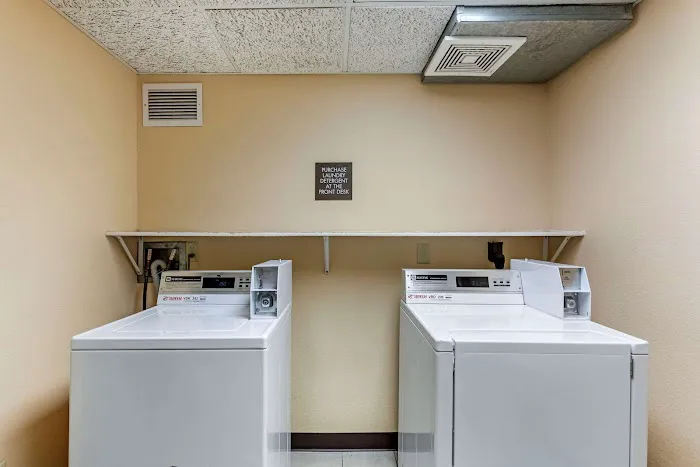 Comfort Inn & Suites Jackson - West Bend 4