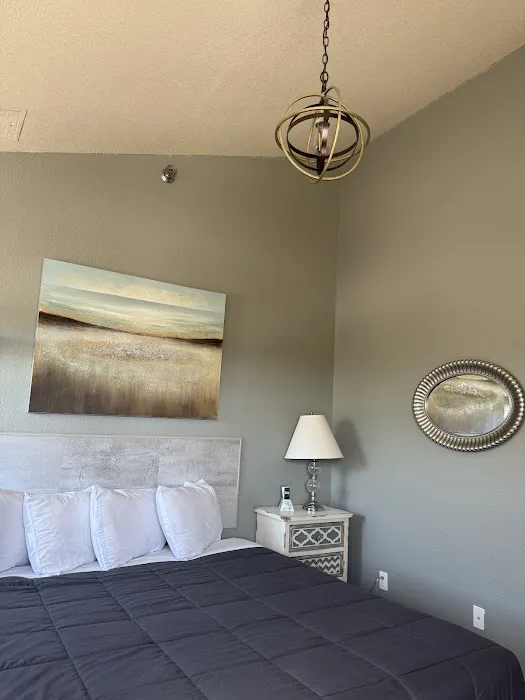 Price Pointe Inn & Sportz Lounge 4