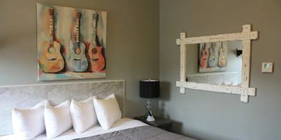 Price Pointe Inn & Sportz Lounge