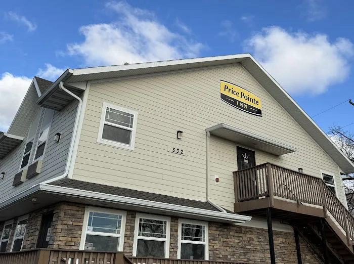 Price Pointe Inn & Sportz Lounge 4