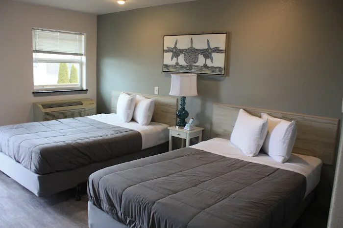 Price Pointe Inn & Sportz Lounge 4