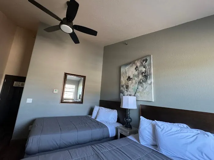 Price Pointe Inn & Sportz Lounge 4