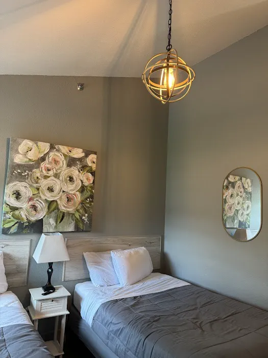 Price Pointe Inn & Sportz Lounge 4