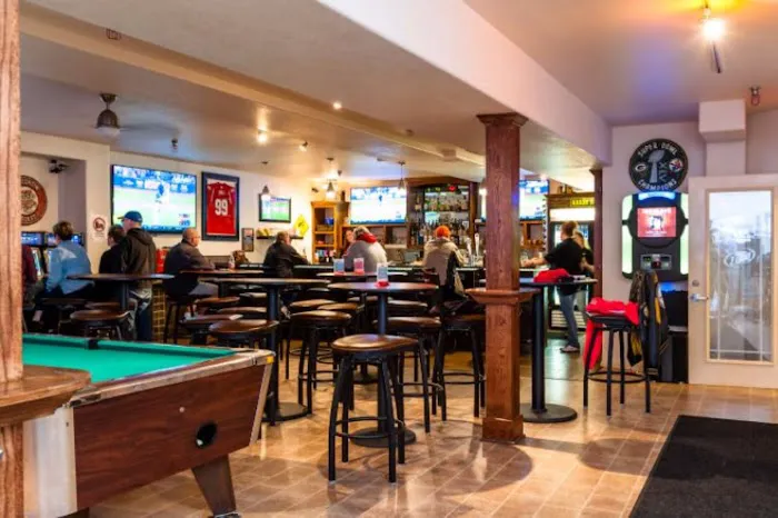 Price Pointe Inn & Sportz Lounge 4