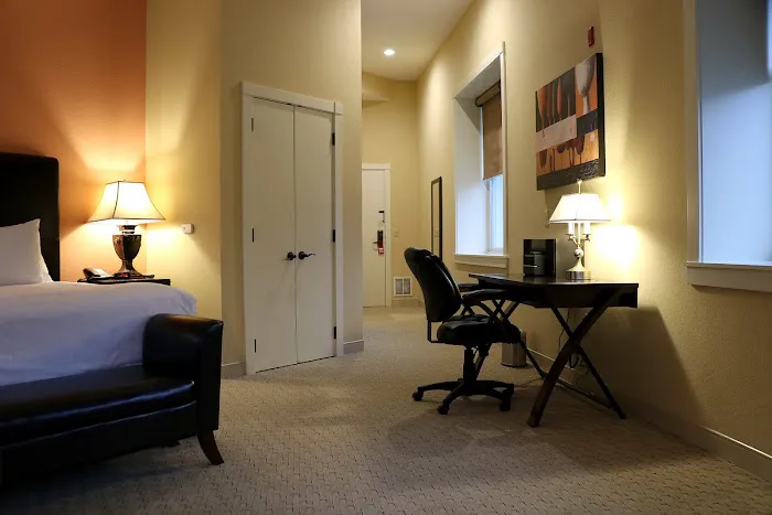 The Clarke Hotel 4