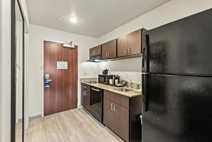 Cobblestone Hotel & Suites - Waukesha 4