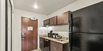 Cobblestone Hotel & Suites - Waukesha