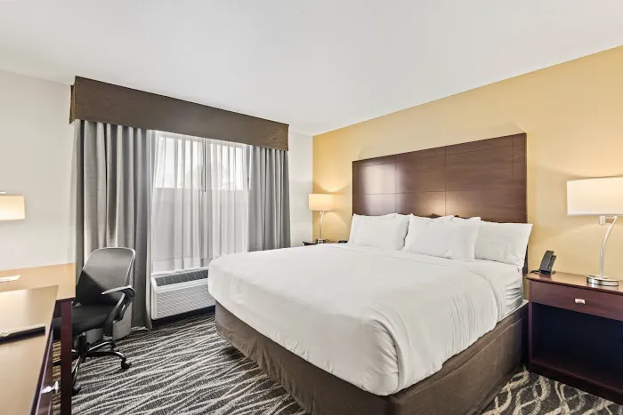 Cobblestone Hotel & Suites - Waukesha 4