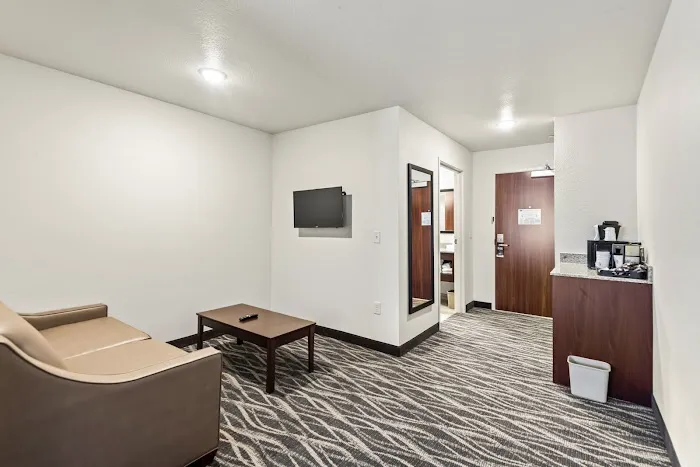 Cobblestone Hotel & Suites - Waukesha 4