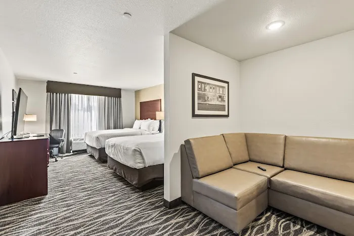 Cobblestone Hotel & Suites - Waukesha 4