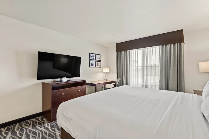 Cobblestone Hotel & Suites - Waukesha 4
