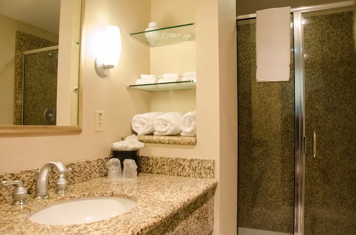 Holiday Inn Pewaukee-Milwaukee West by IHG 4