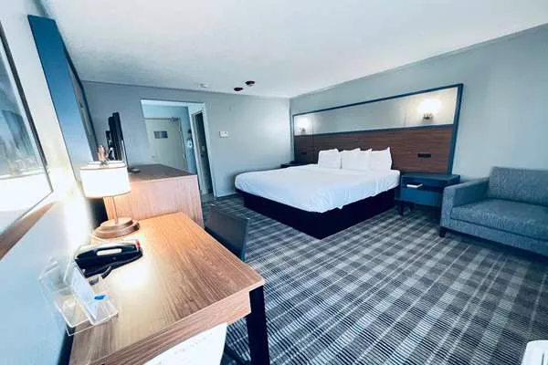 AmericInn by Wyndham Glendale/Milwaukee 4