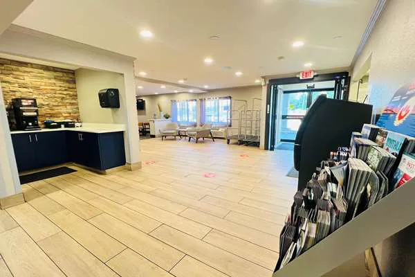 AmericInn by Wyndham Glendale/Milwaukee 4