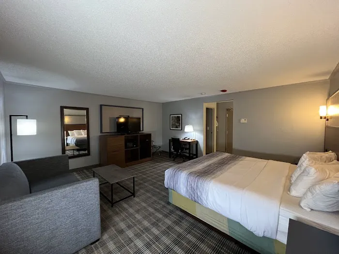AmericInn by Wyndham Glendale/Milwaukee 4