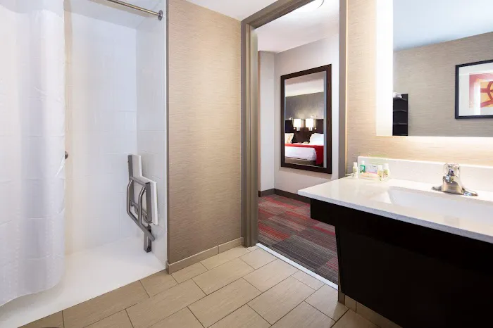 Holiday Inn Milwaukee Riverfront by IHG 4