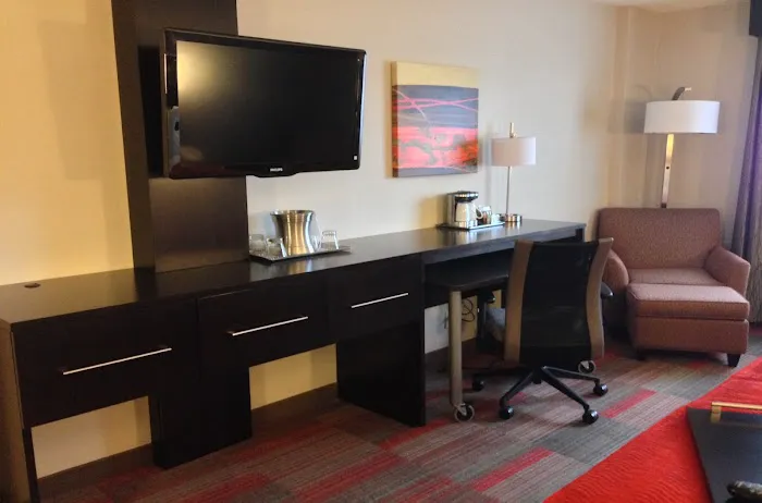 Holiday Inn Milwaukee Riverfront by IHG 4