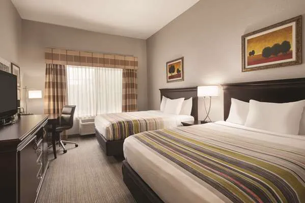 Country Inn & Suites by Radisson, West Bend, WI 4